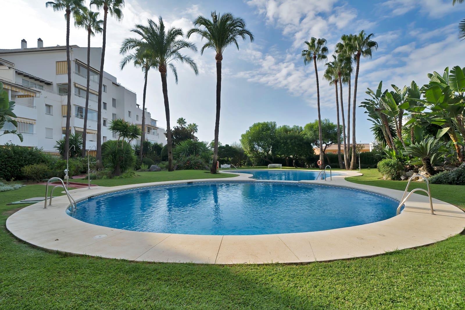 2 soveværelse Lejlighed til salg i New Golden Mile med swimmingpool - € 385.000 (Ref: 9285665)