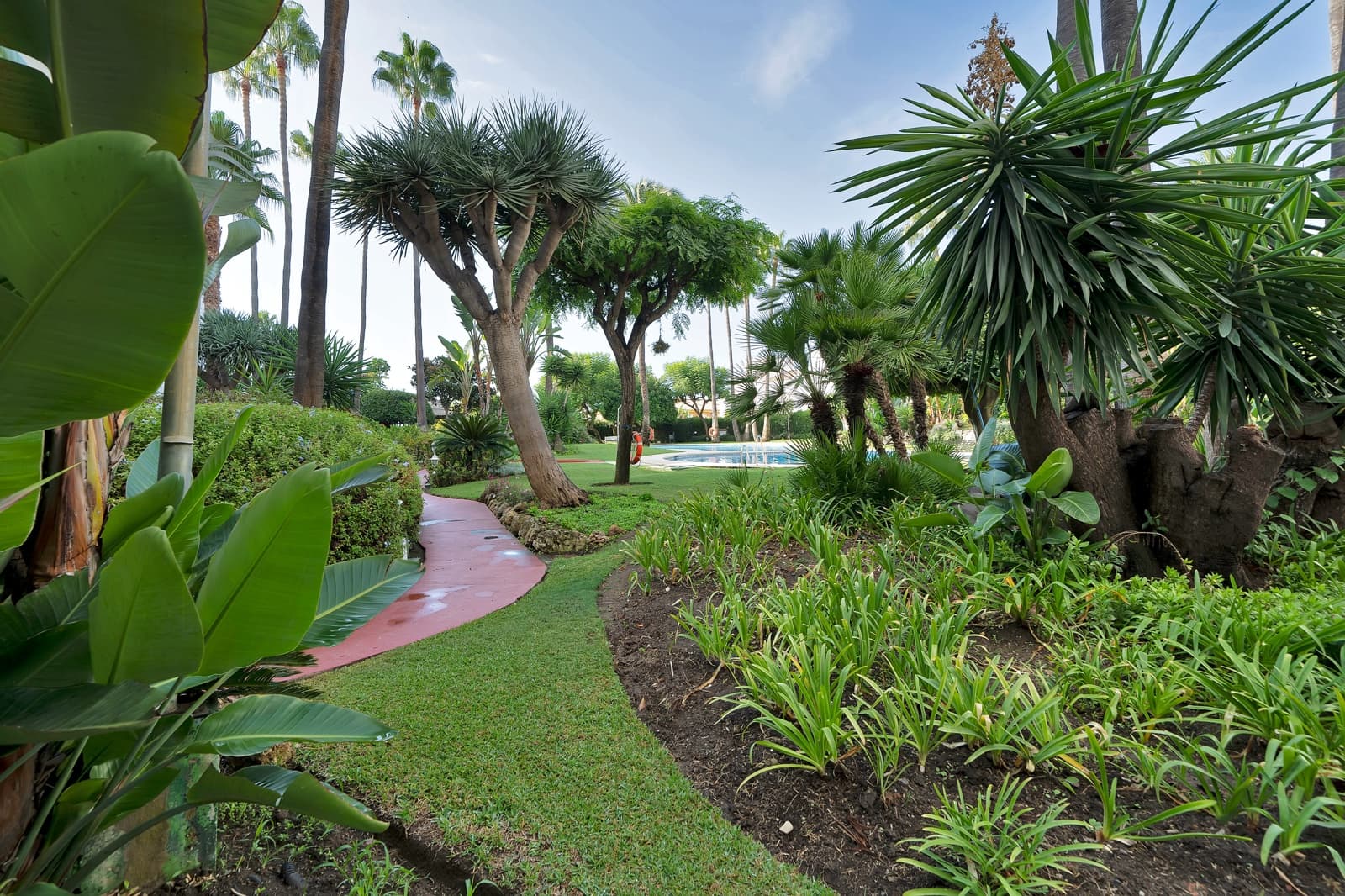 2 soveværelse Lejlighed til salg i New Golden Mile med swimmingpool - € 385.000 (Ref: 9285665)