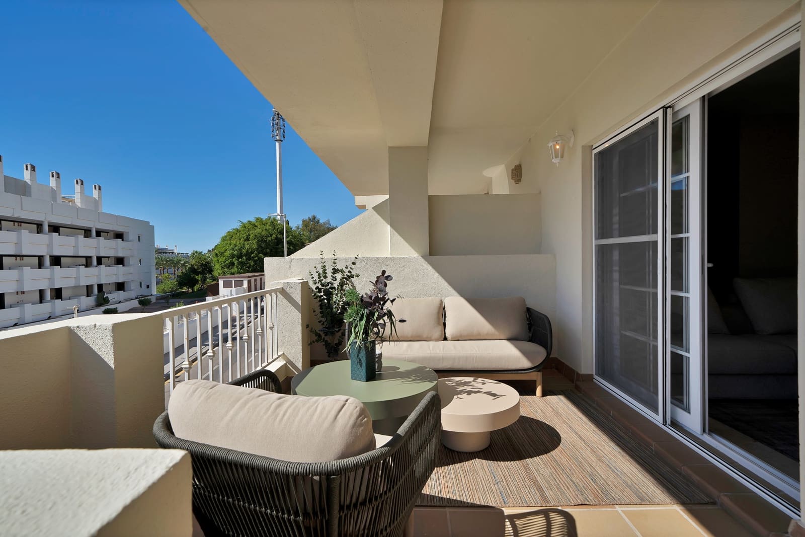 Apartamento de 2 habitaciones en Marbella en venta con piscina - 1.199.000 € (Ref: 9294281)