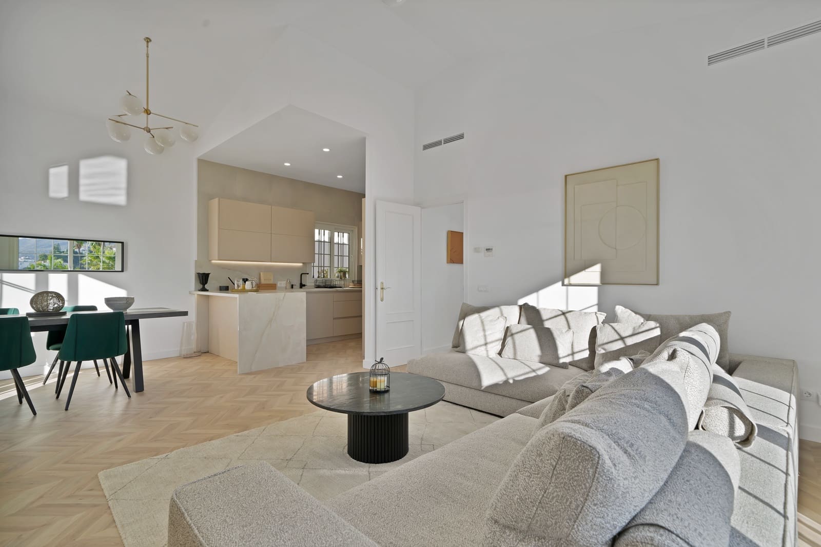 5 bedroom Terraced Villa for rent in Marbella with pool - € 6,900 (Ref: 9311092)