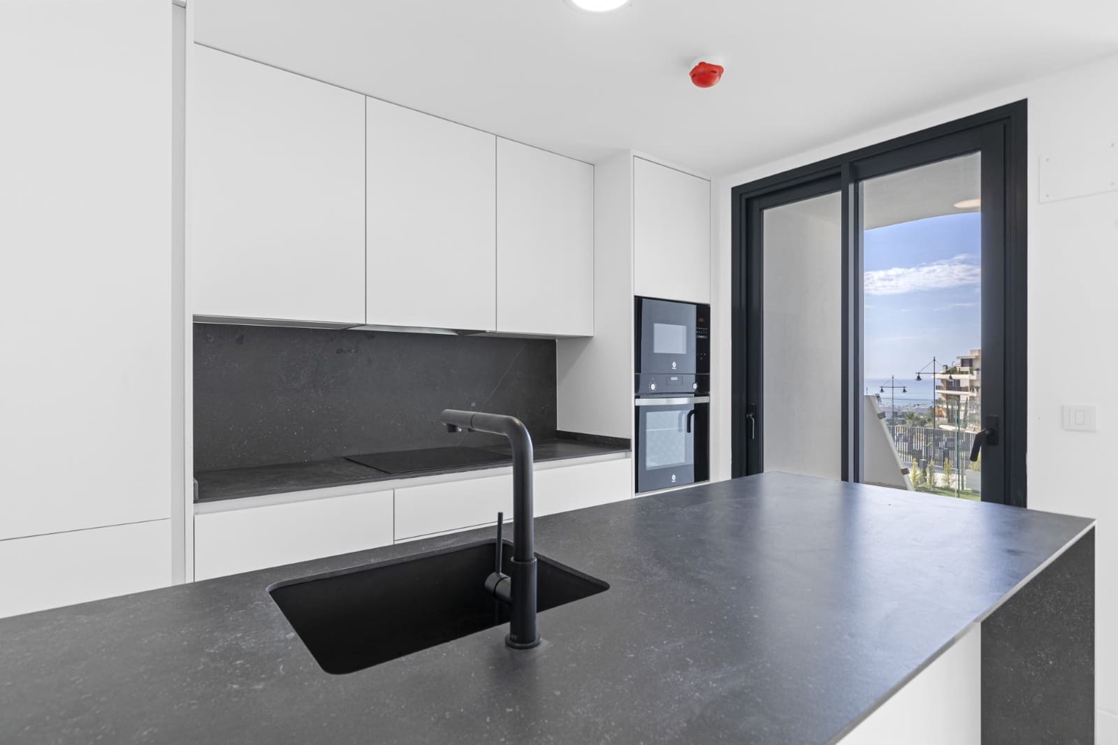 3 makuuhuone Huoneisto myytävänä paikassa Fuengirola mukana uima-altaan - 539 000 € (Ref: 9318013)