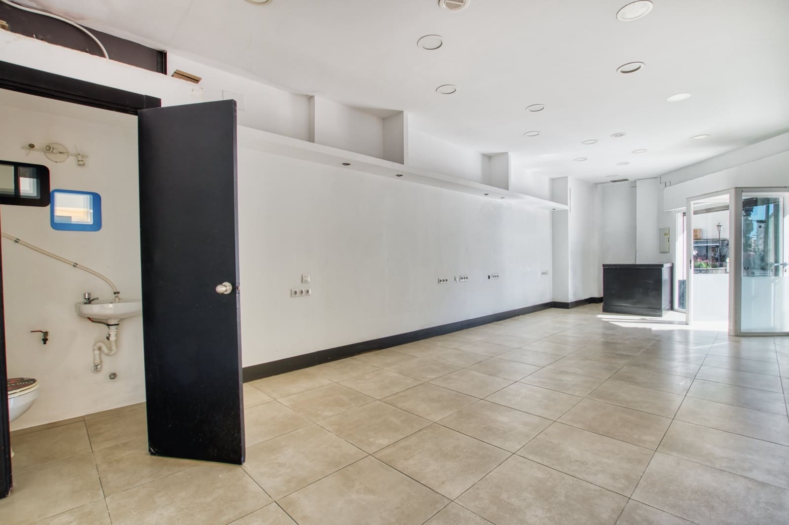 Kaupallinen vuokrattavana paikassa Rincon de la Victoria - 1 200 € (Ref: 9349419)