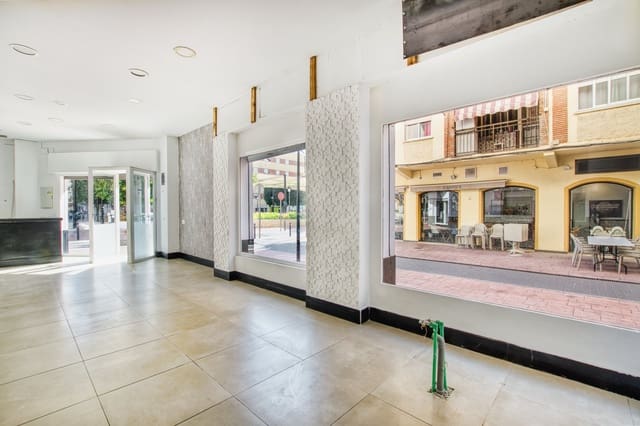 Kaupallinen vuokrattavana paikassa Rincón de la Victoria - 1 200 € (Ref: 9349419)