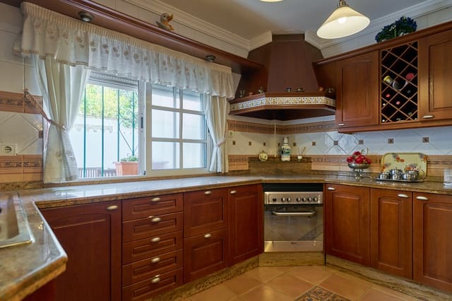 5 sypialnia Willa na sprzedaż w Benalmádena z basenem - 645 000 € (Ref: 9367400)