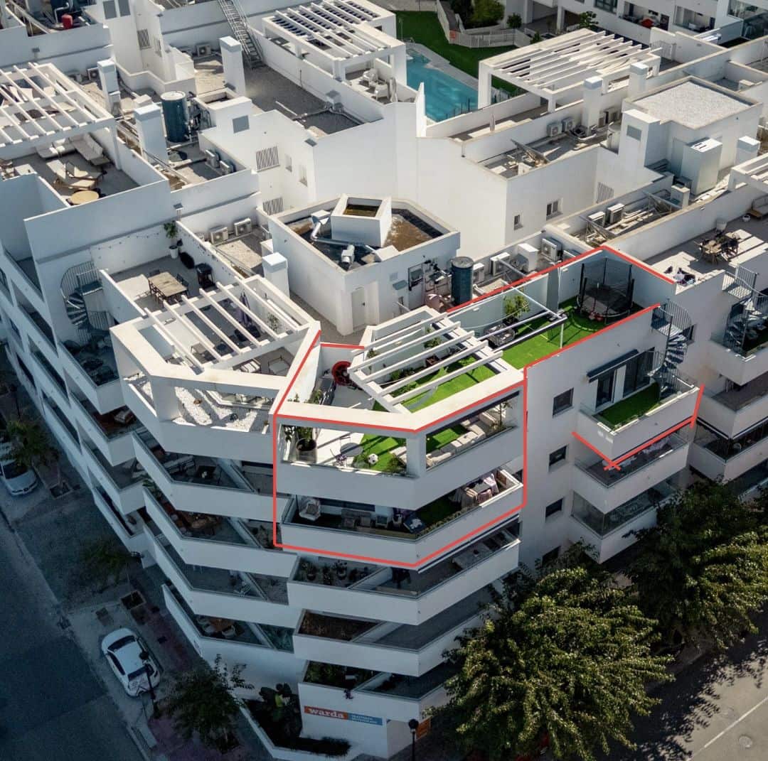 4 bedroom Penthouse for sale in Estepona with pool - € 870,000 (Ref: 9367401)