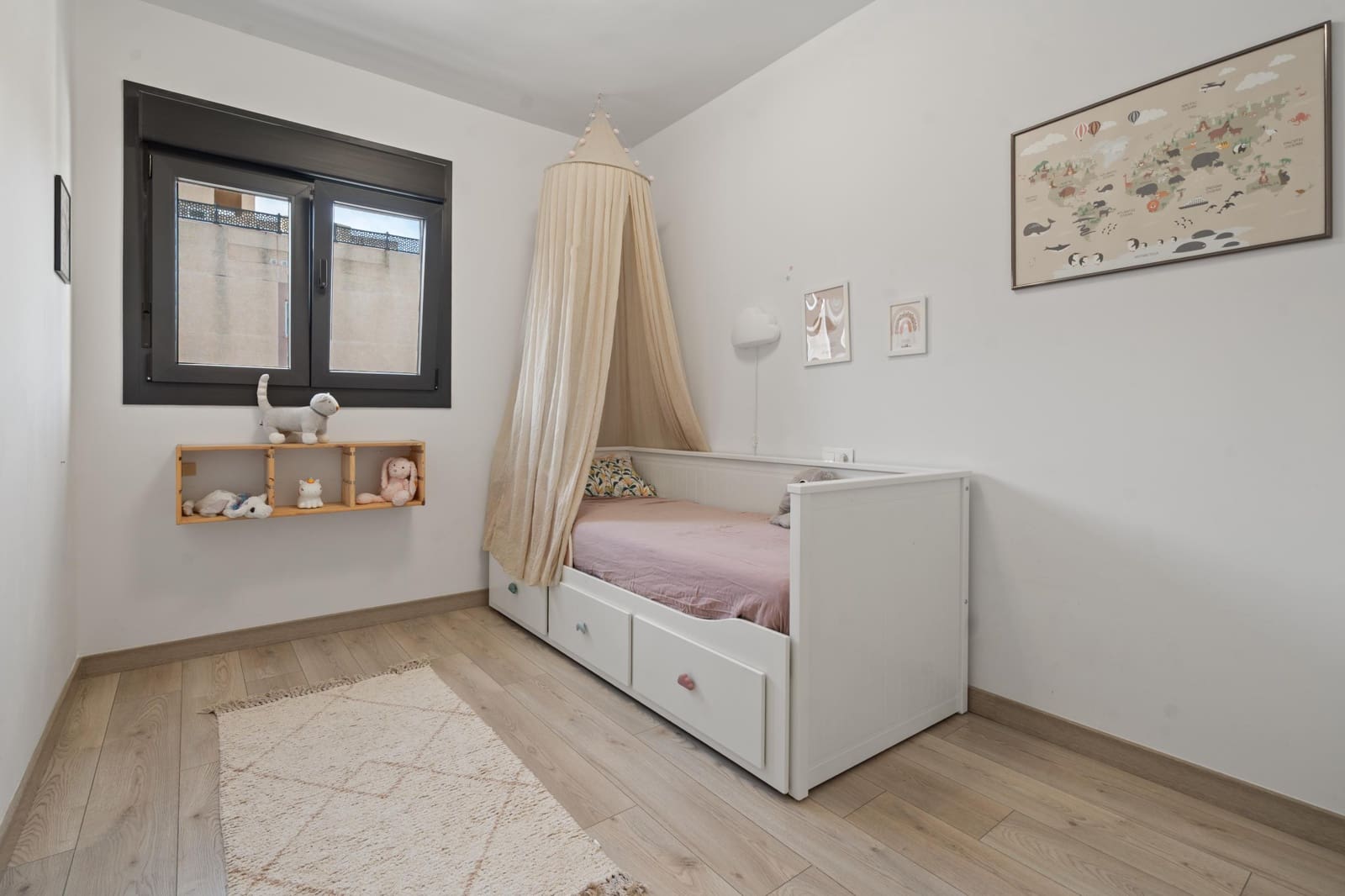 4 bedroom Penthouse for sale in Estepona with pool - € 870,000 (Ref: 9367401)