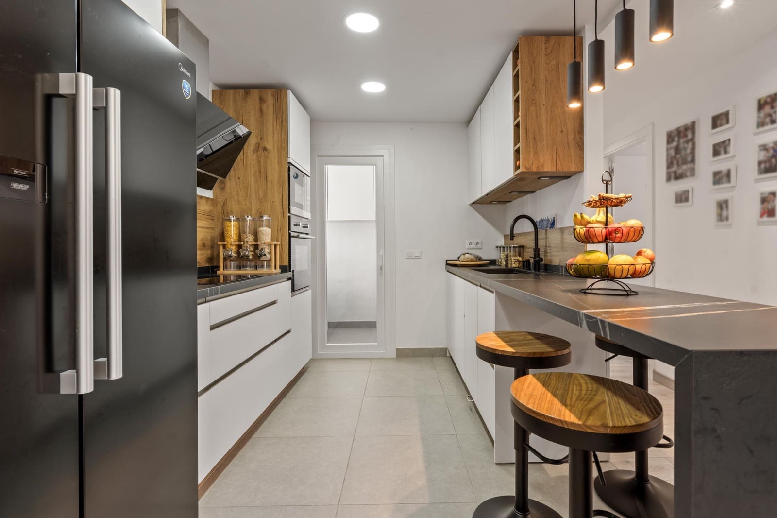 4 bedroom Penthouse for sale in Estepona with pool - € 870,000 (Ref: 9367401)