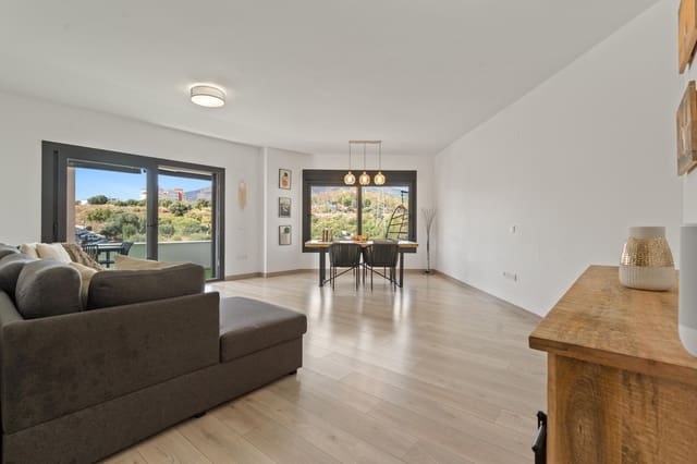 4 bedroom Penthouse for sale in Estepona with pool - € 870,000 (Ref: 9367401)