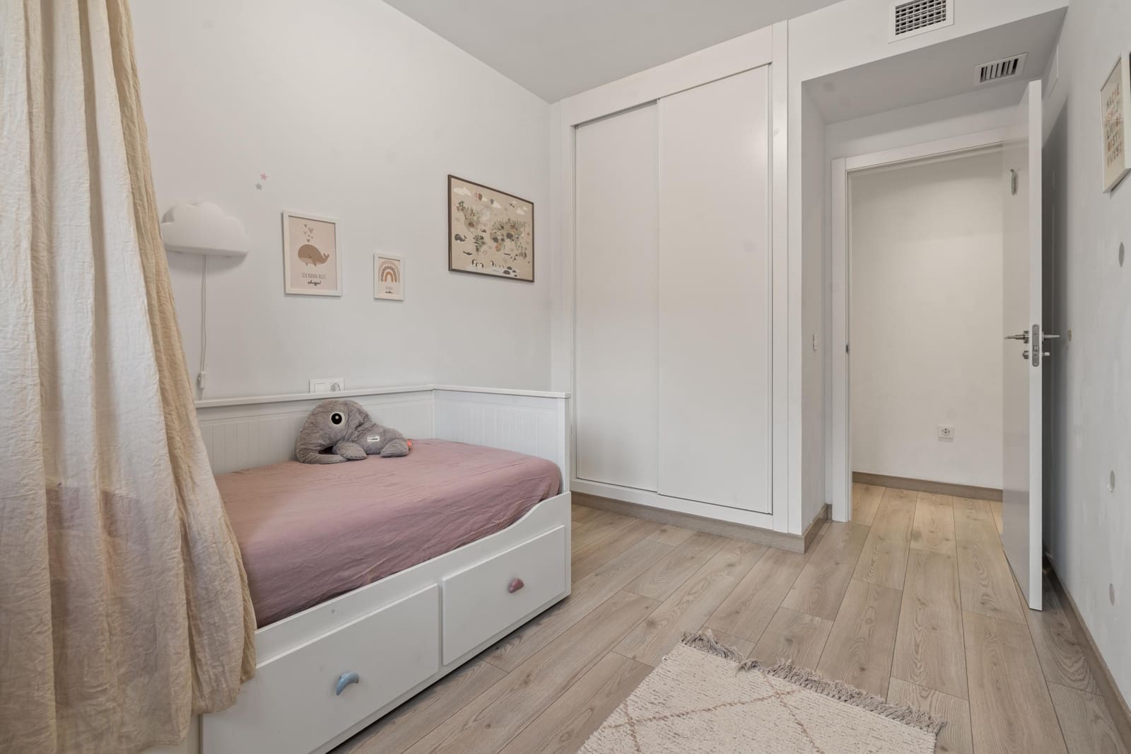 4 bedroom Penthouse for sale in Estepona with pool - € 870,000 (Ref: 9367401)