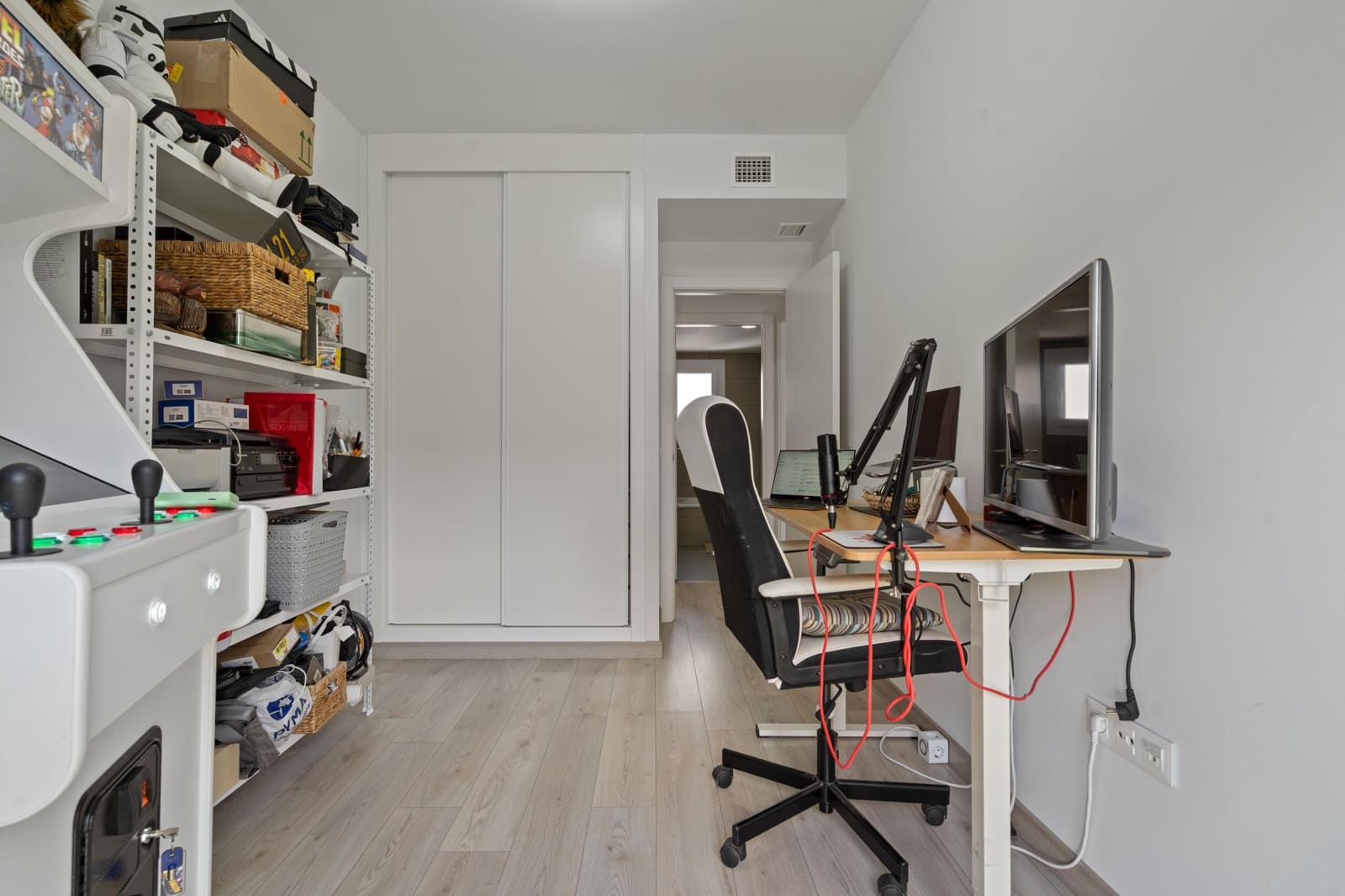 4 bedroom Penthouse for sale in Estepona with pool - € 870,000 (Ref: 9367401)