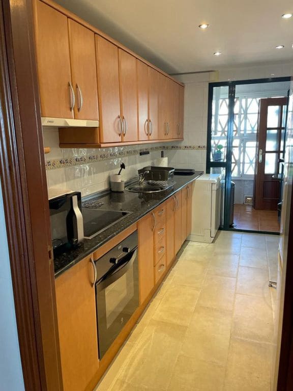 2 sovrum Lägenhet att hyra i New Golden Mile med pool - 1 450 € (Ref: 9373662)