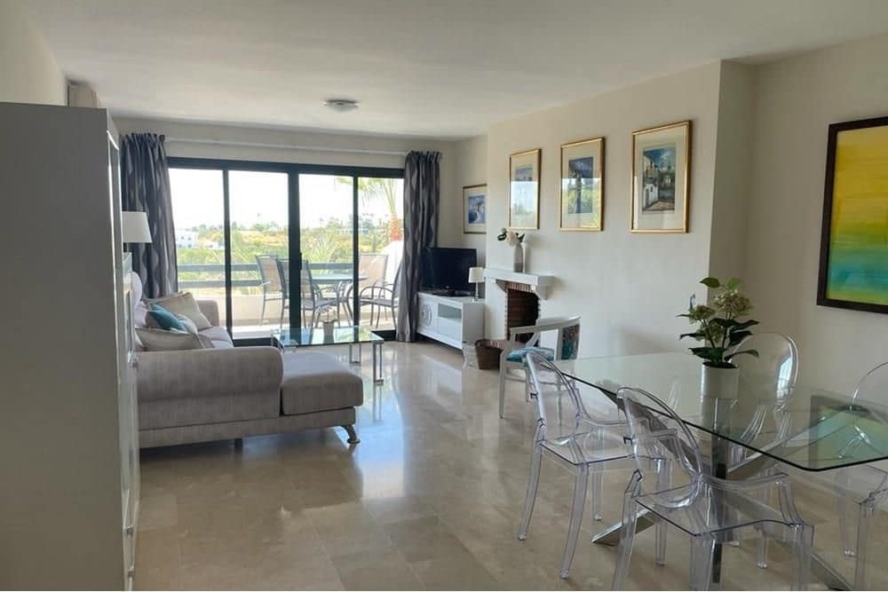 2 soverom Leilighet til leie i New Golden Mile med svømmebasseng garasje - € 1 450 (Ref: 9373662)