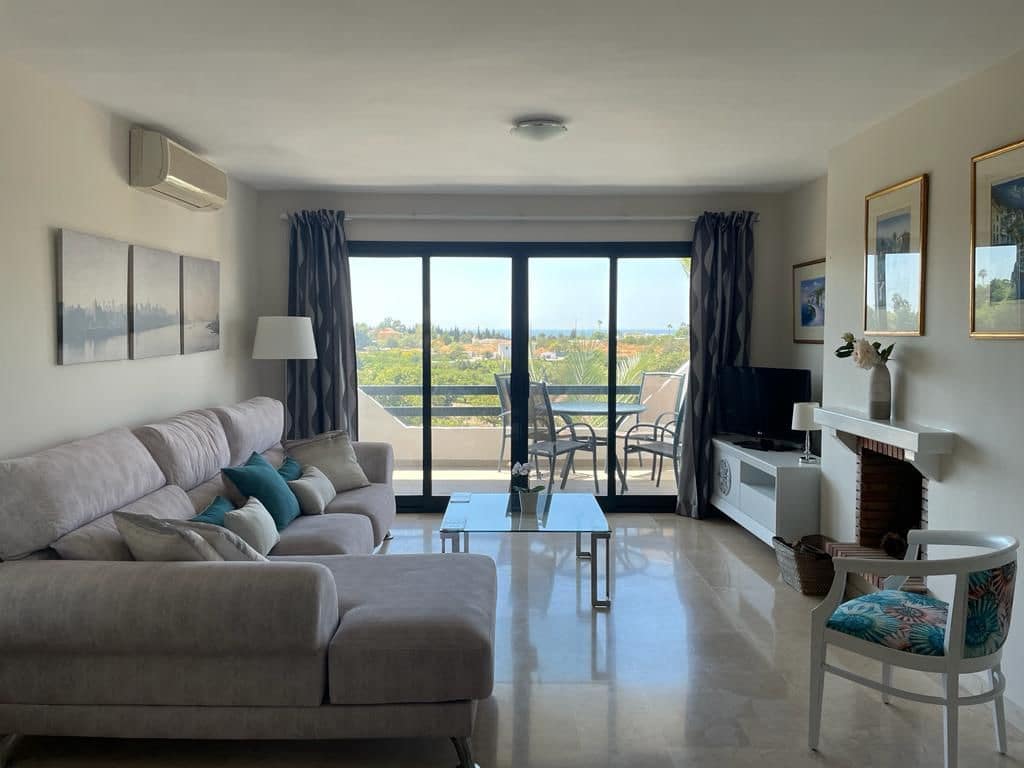 2 soverom Leilighet til leie i New Golden Mile med svømmebasseng garasje - € 1 450 (Ref: 9373662)