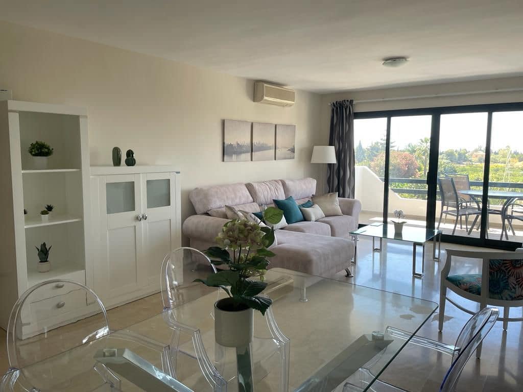 2 soverom Leilighet til leie i New Golden Mile med svømmebasseng garasje - € 1 450 (Ref: 9373662)