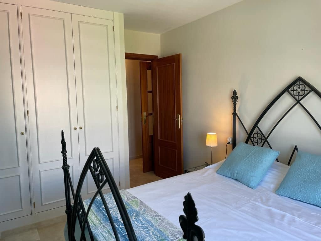 2 soverom Leilighet til leie i New Golden Mile med svømmebasseng garasje - € 1 450 (Ref: 9373662)