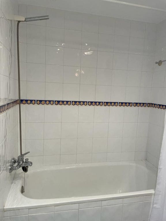2 soverom Leilighet til leie i New Golden Mile med svømmebasseng garasje - € 1 450 (Ref: 9373662)