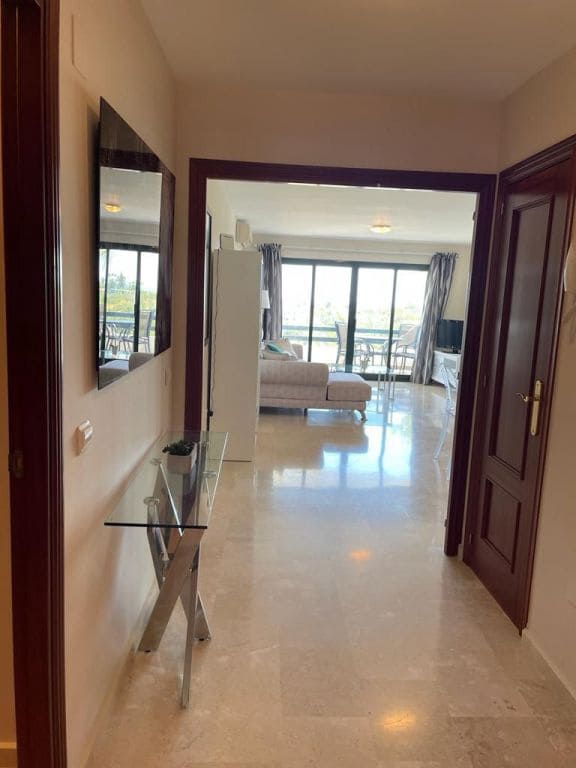 2 soverom Leilighet til leie i New Golden Mile med svømmebasseng garasje - € 1 450 (Ref: 9373662)