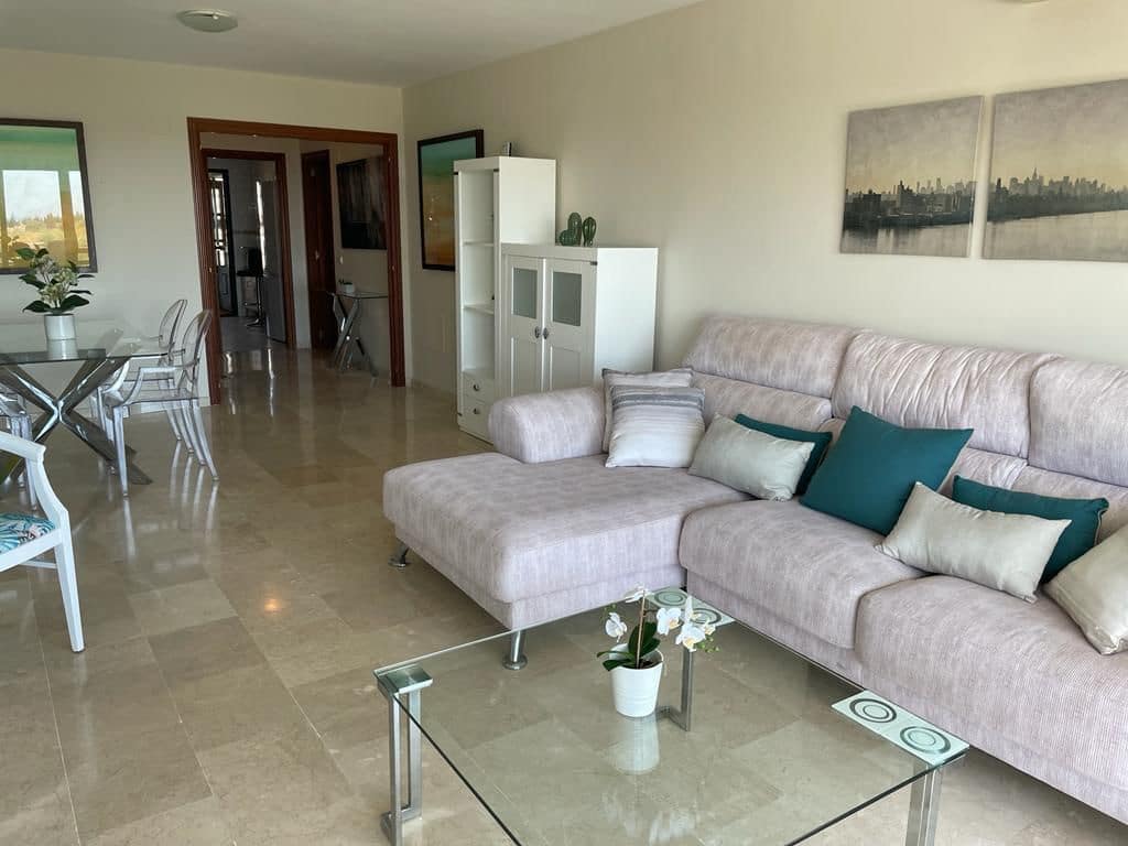 2 soverom Leilighet til leie i New Golden Mile med svømmebasseng garasje - € 1 450 (Ref: 9373662)