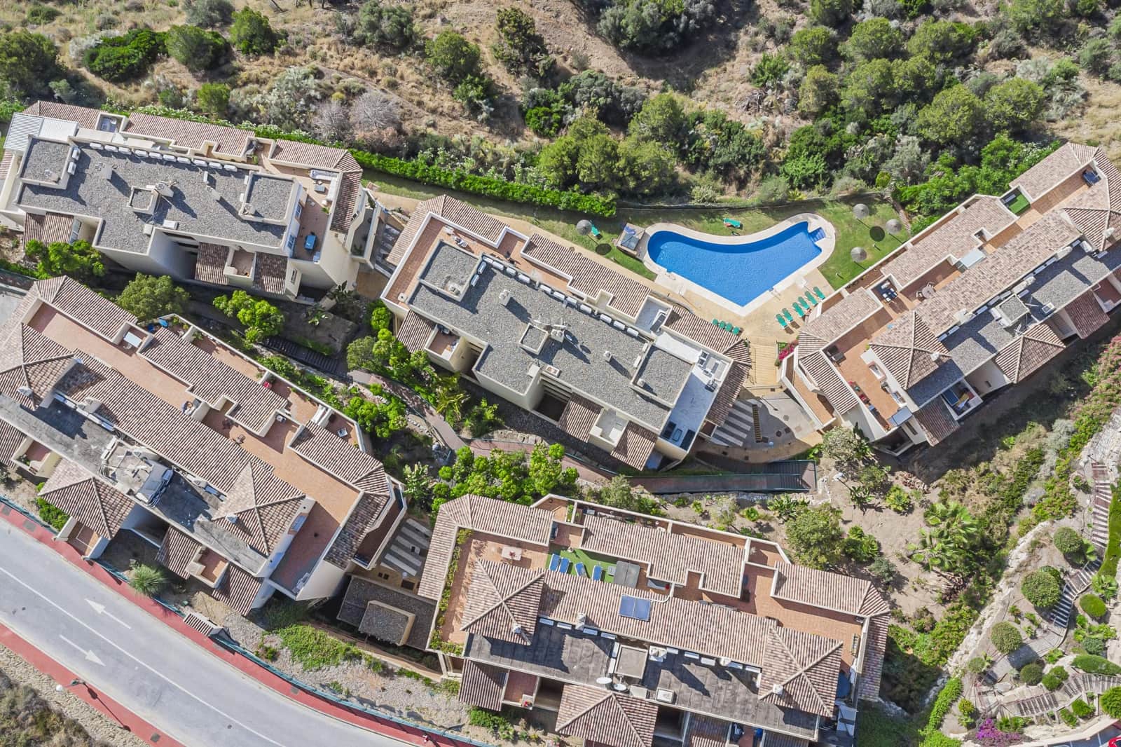 2 bedroom Apartment for sale in Sitio de Calahonda with pool - € 314,900 (Ref: 9373663)