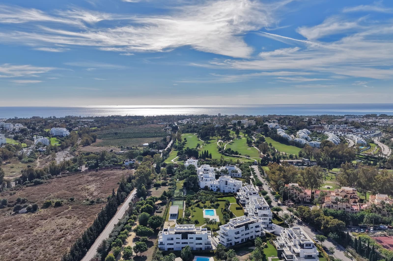 Apartamento de 3 habitaciones en Estepona en venta con piscina - 895.000 € (Ref: 9379283)