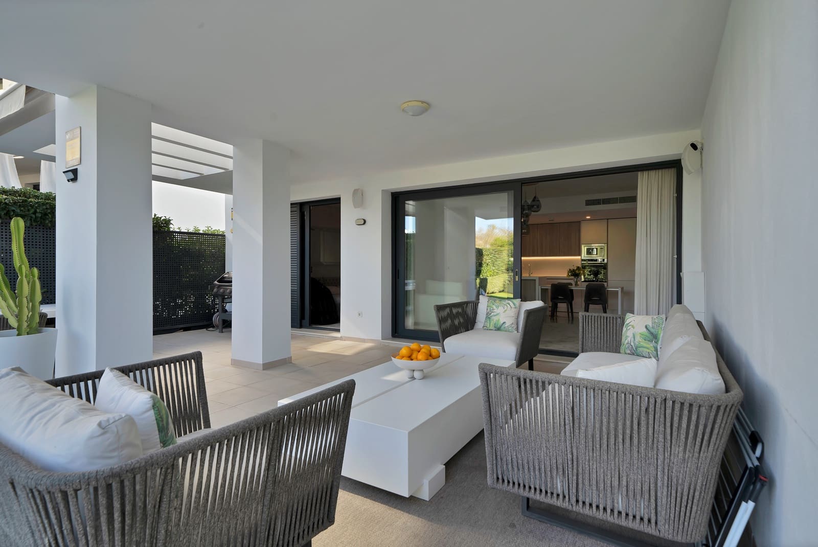 Apartamento de 3 habitaciones en Estepona en venta con piscina - 895.000 € (Ref: 9379283)