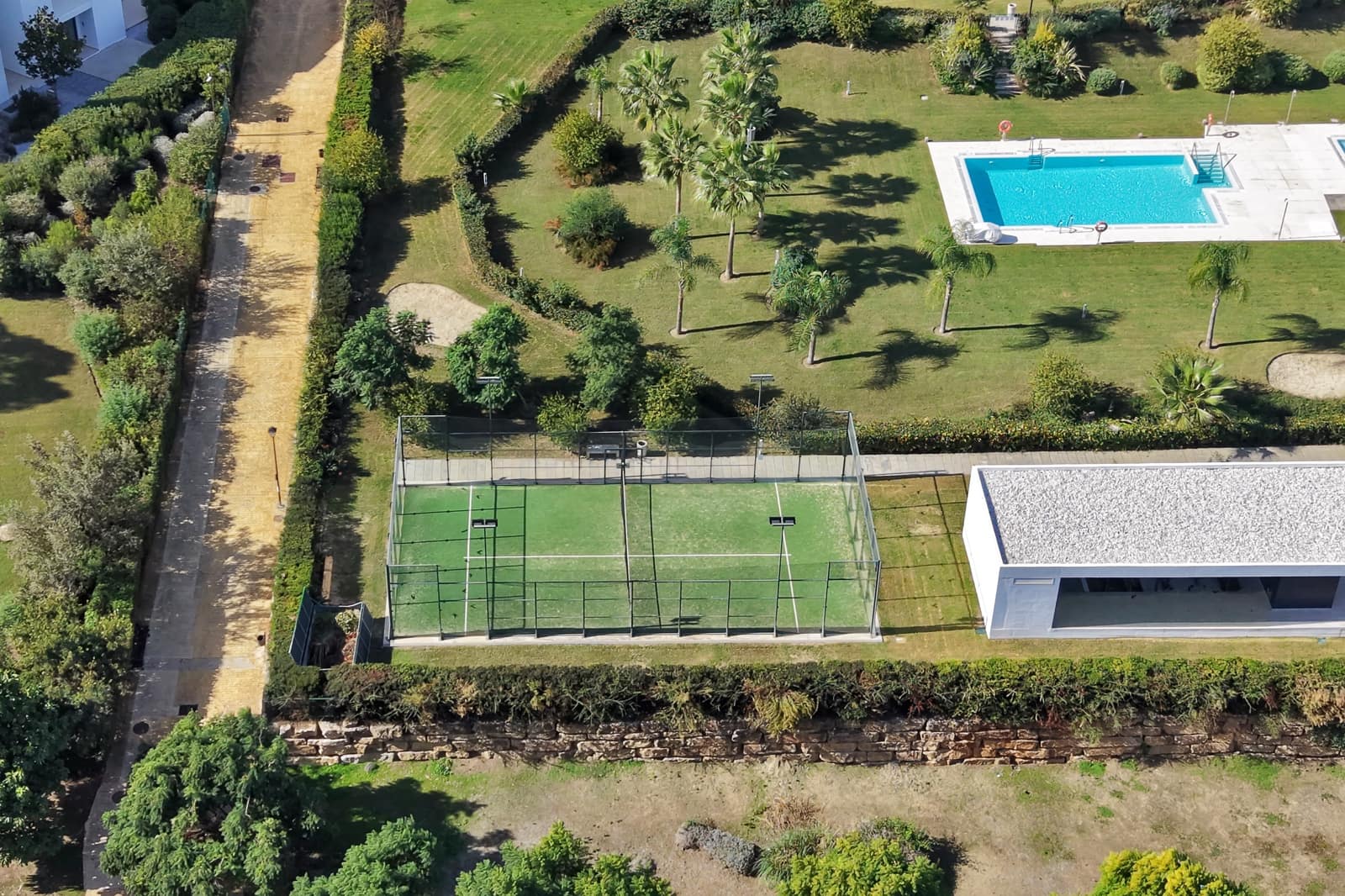 Apartamento de 3 habitaciones en Estepona en venta con piscina - 895.000 € (Ref: 9379283)