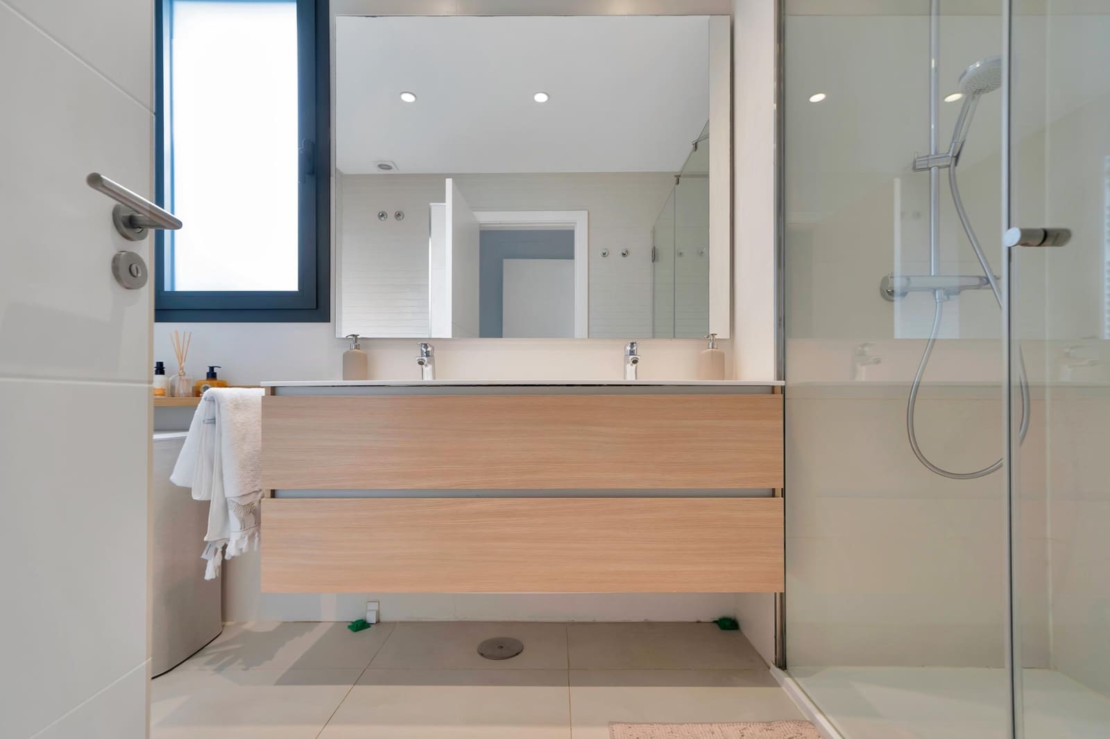 Apartamento de 3 habitaciones en Estepona en venta con piscina - 895.000 € (Ref: 9379283)