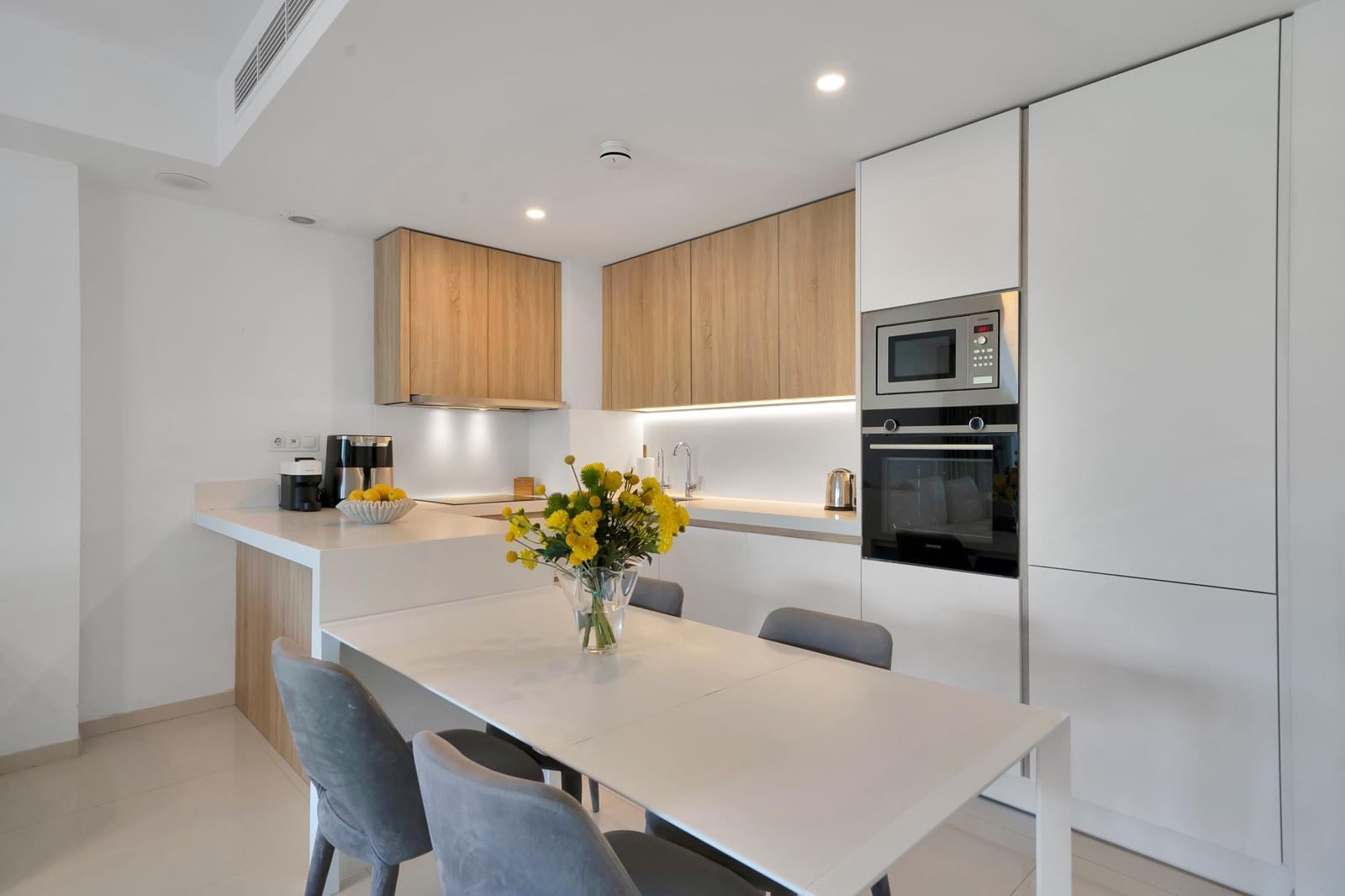 Apartamento de 3 habitaciones en Estepona en venta con piscina - 895.000 € (Ref: 9379283)