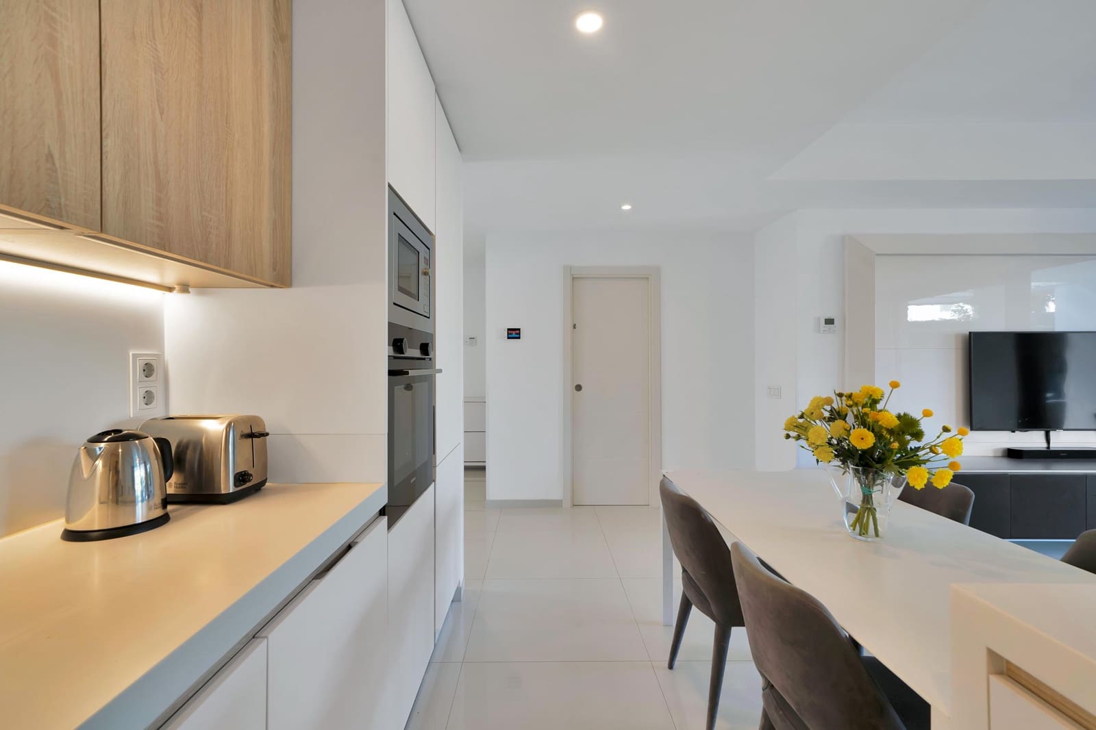 Apartamento de 3 habitaciones en Estepona en venta con piscina - 895.000 € (Ref: 9379283)