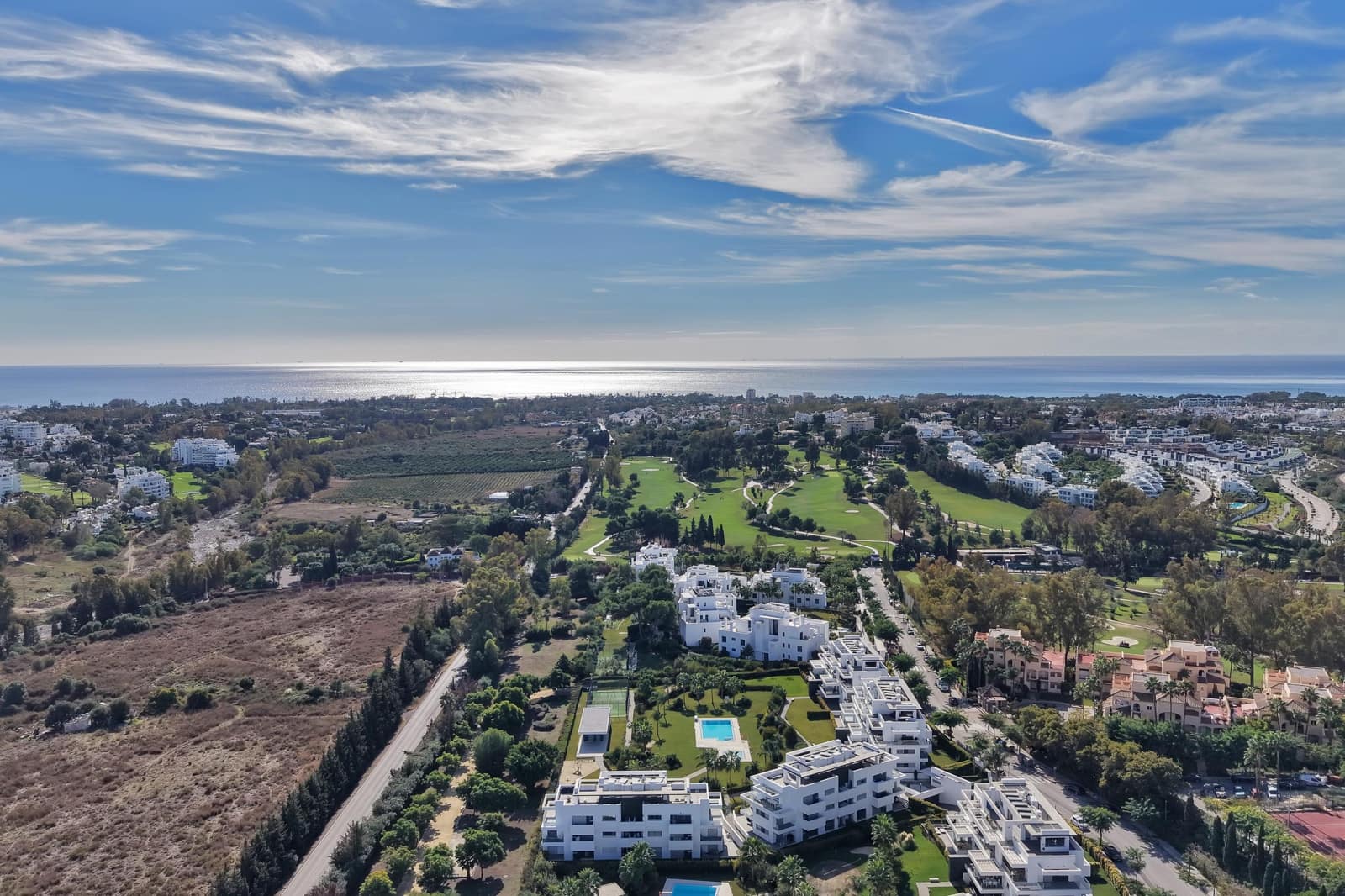 Apartamento de 3 habitaciones en Estepona en venta con piscina - 895.000 € (Ref: 9379283)