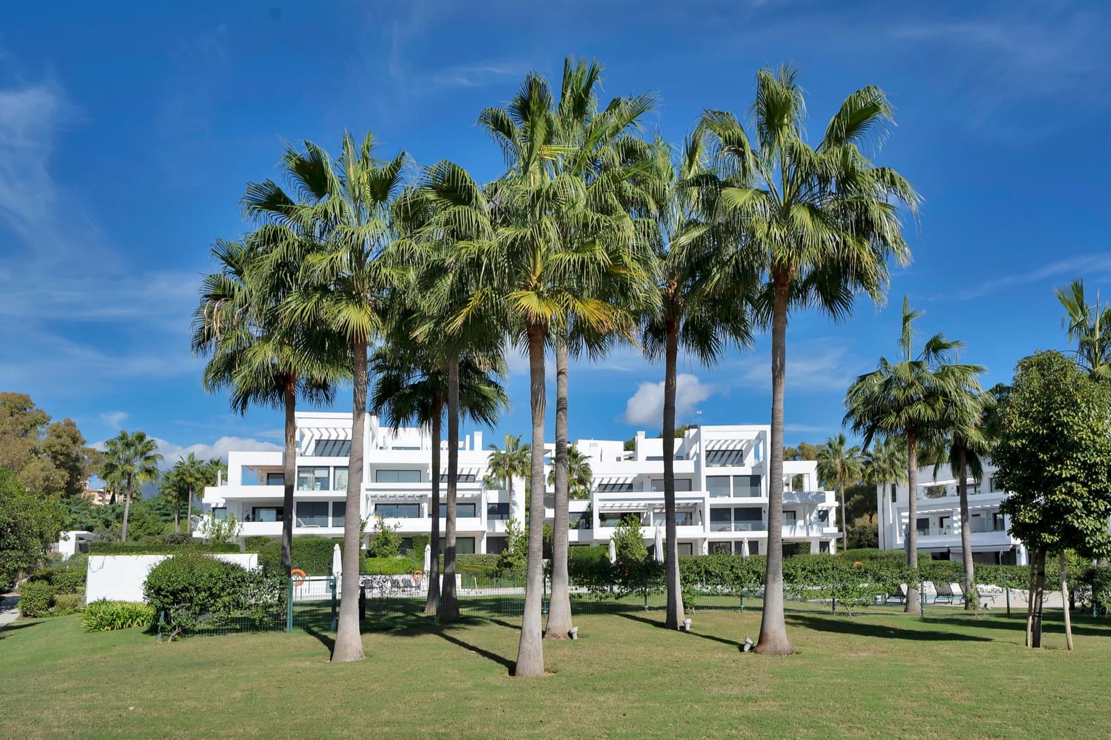 Apartamento de 3 habitaciones en Estepona en venta con piscina - 895.000 € (Ref: 9379283)
