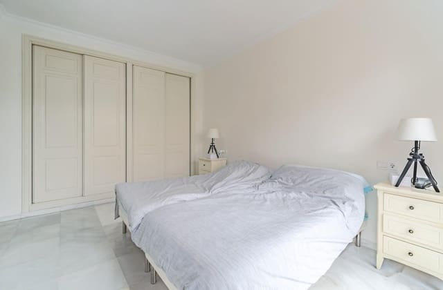 2 bedroom Flat for sale in Marbella with pool - € 365,000 (Ref: 9379284)