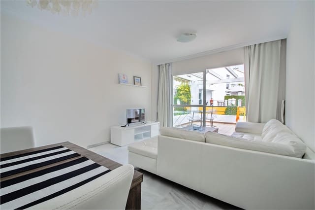 2 bedroom Flat for sale in Marbella with pool - € 365,000 (Ref: 9379284)