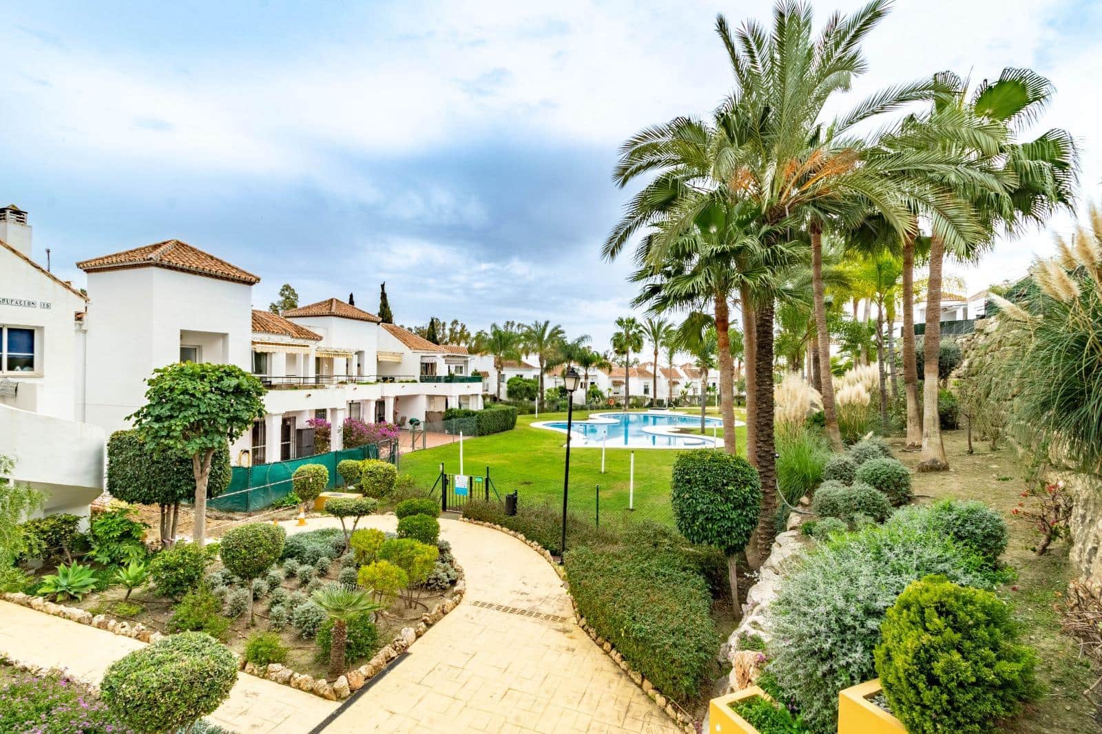 2 bedroom Flat for sale in Marbella with pool - € 365,000 (Ref: 9379284)