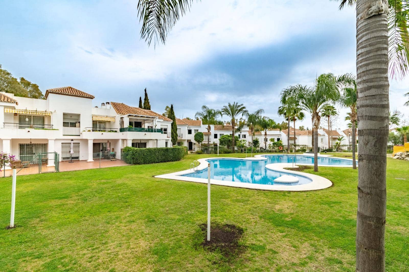 2 bedroom Flat for sale in Marbella with pool - € 365,000 (Ref: 9379284)