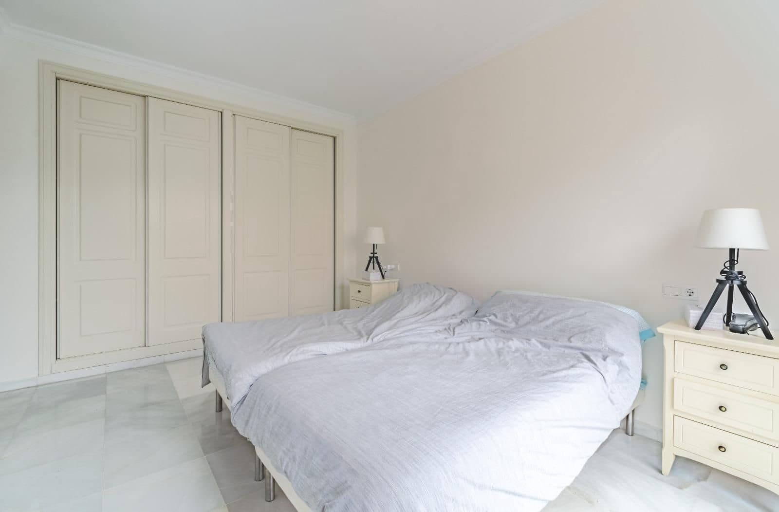 2 bedroom Flat for sale in Marbella with pool - € 349,000 (Ref: 9379284)