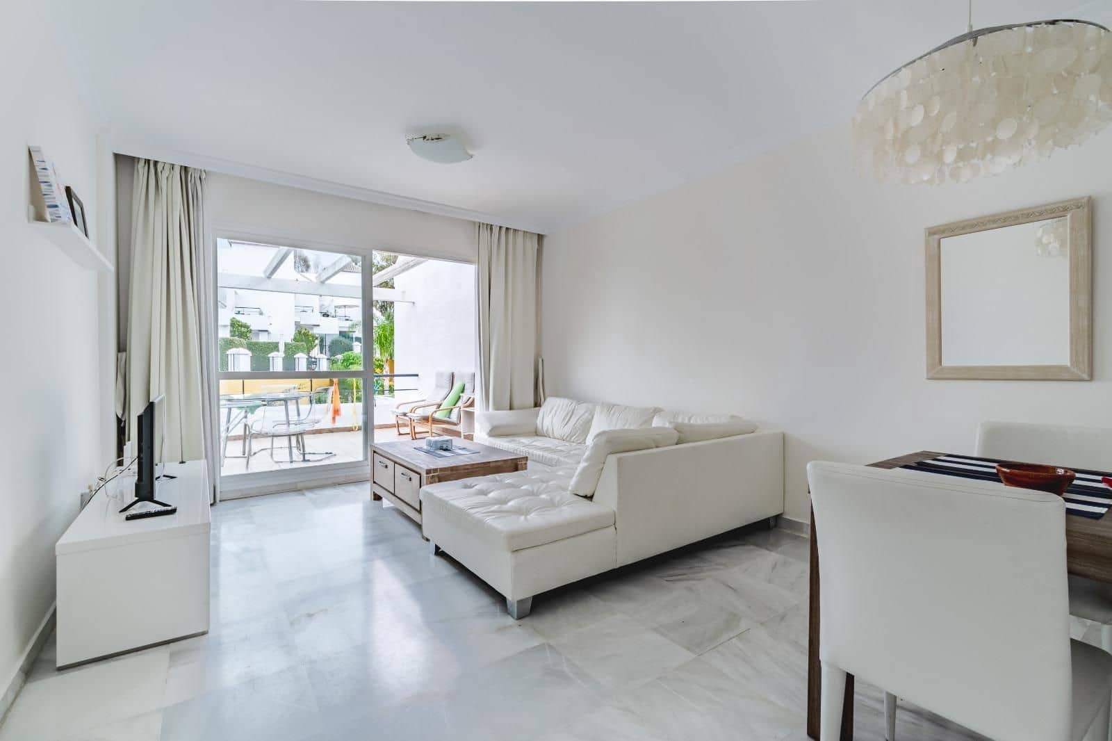 2 bedroom Flat for sale in Marbella with pool - € 349,000 (Ref: 9379284)