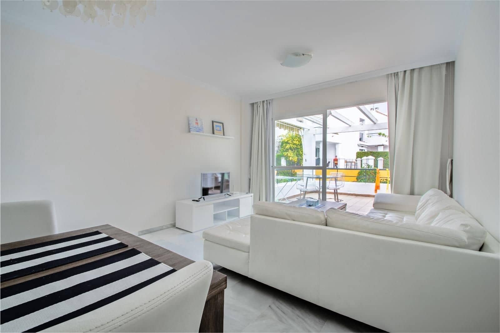 2 bedroom Flat for sale in Marbella with pool - € 349,000 (Ref: 9379284)