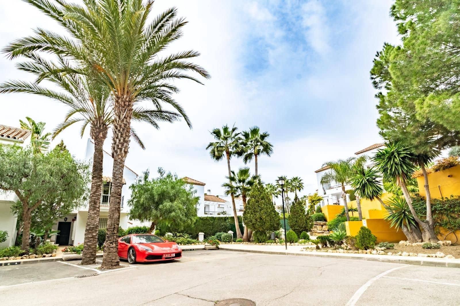 2 bedroom Flat for sale in Marbella with pool - € 349,000 (Ref: 9379284)