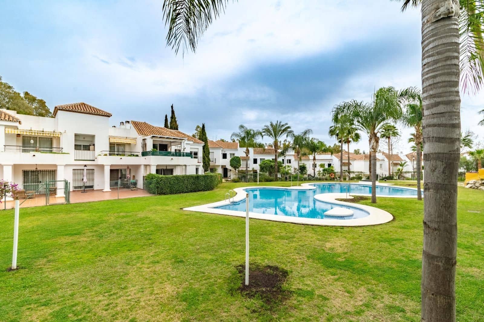 2 bedroom Flat for sale in Marbella with pool - € 349,000 (Ref: 9379284)