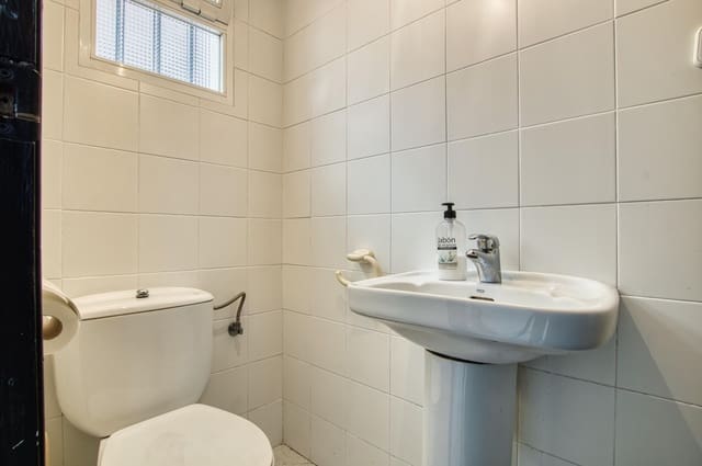 Commercial for sale in Vélez-Málaga - € 85,000 (Ref: 9388365)