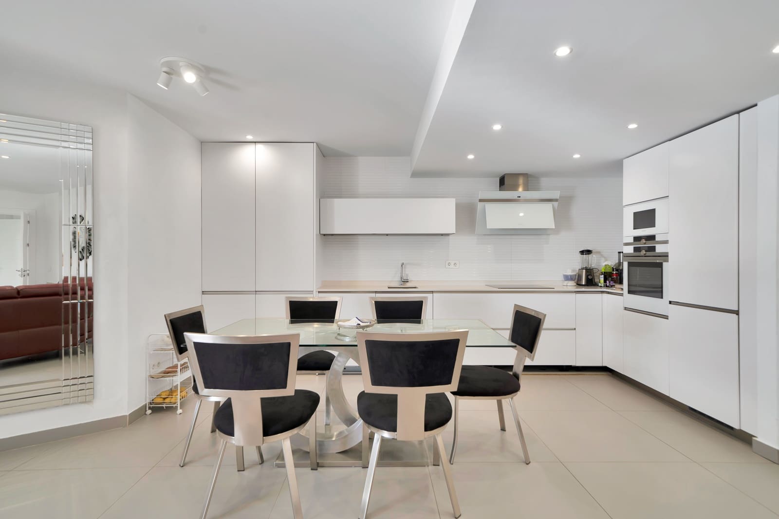 2 makuuhuone Huoneisto myytävänä paikassa Marbella mukana uima-altaan - 910 000 € (Ref: 9390581)