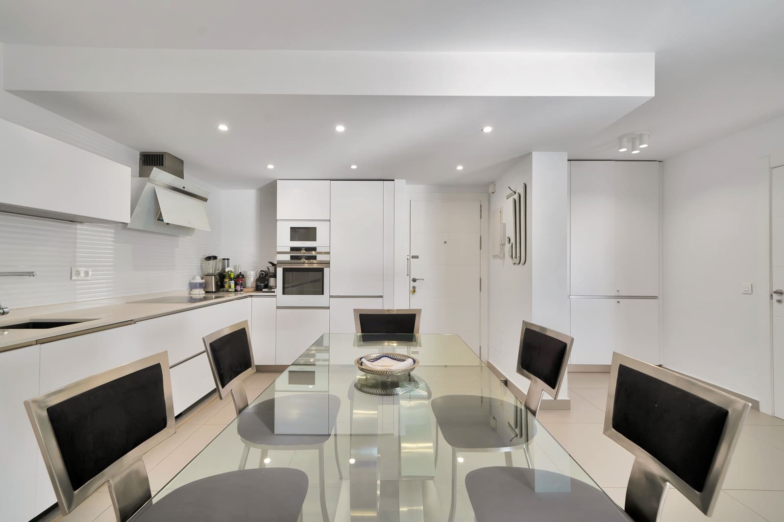 2 makuuhuone Huoneisto myytävänä paikassa Marbella mukana uima-altaan - 910 000 € (Ref: 9390581)