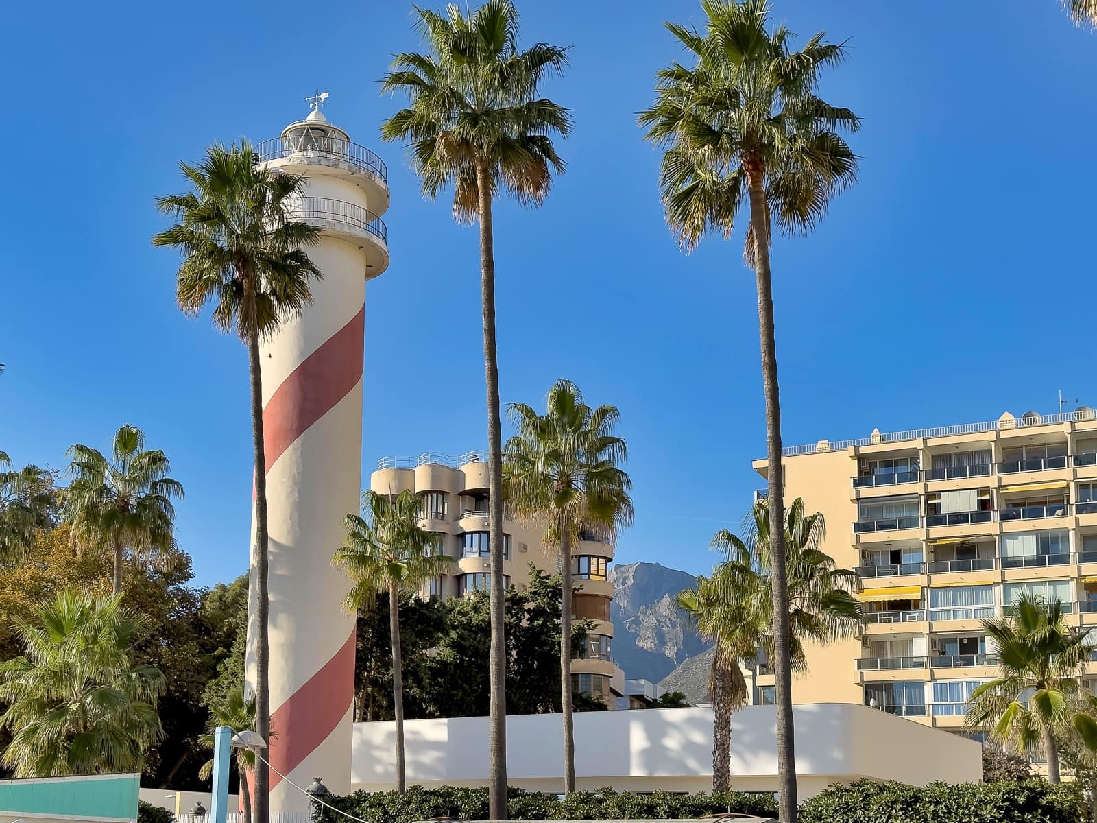 2 makuuhuone Huoneisto myytävänä paikassa Marbella mukana uima-altaan - 910 000 € (Ref: 9390581)