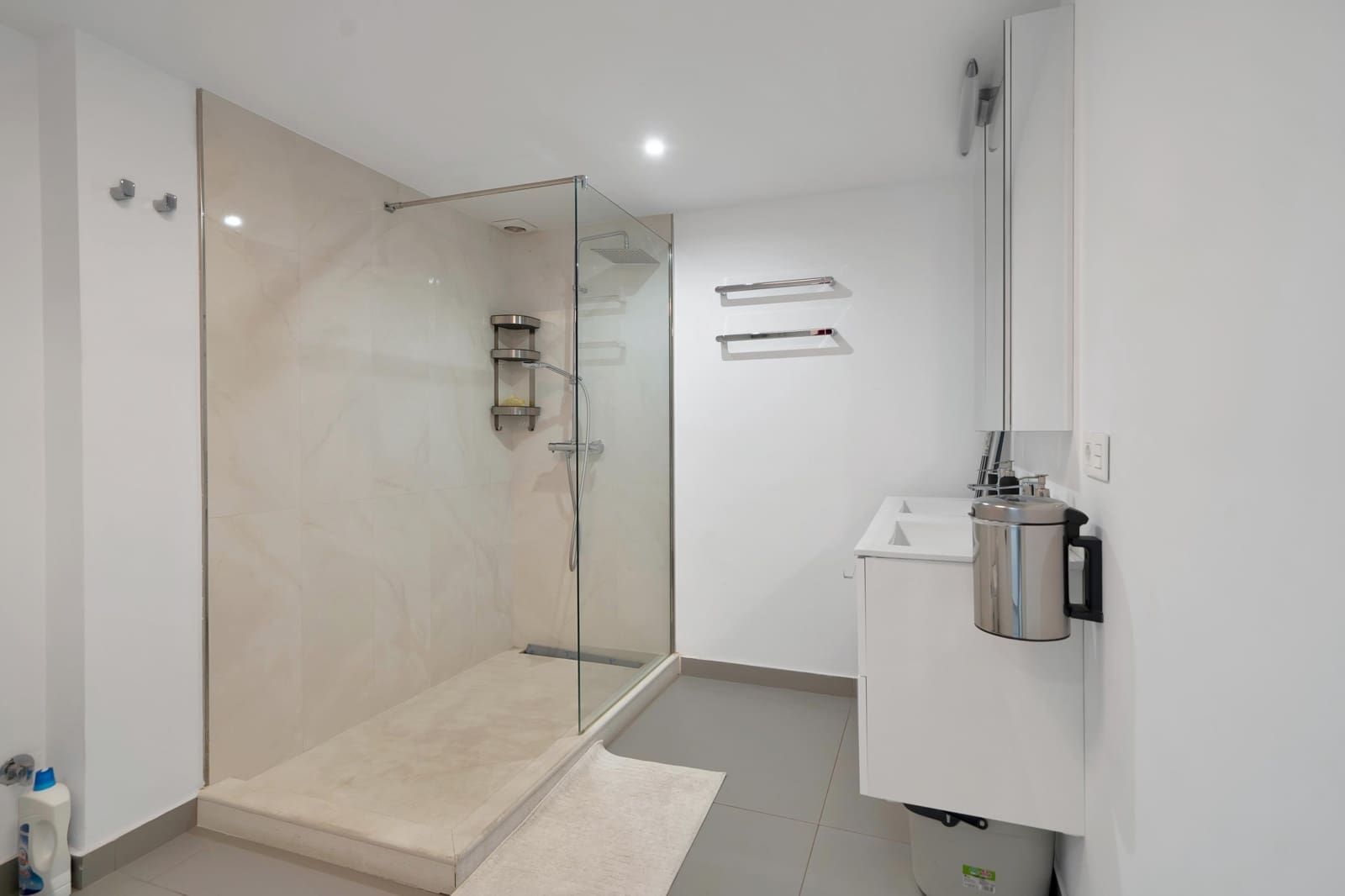 2 bedroom Apartment for sale in Marbella with pool garage - € 849,000 (Ref: 9390581)