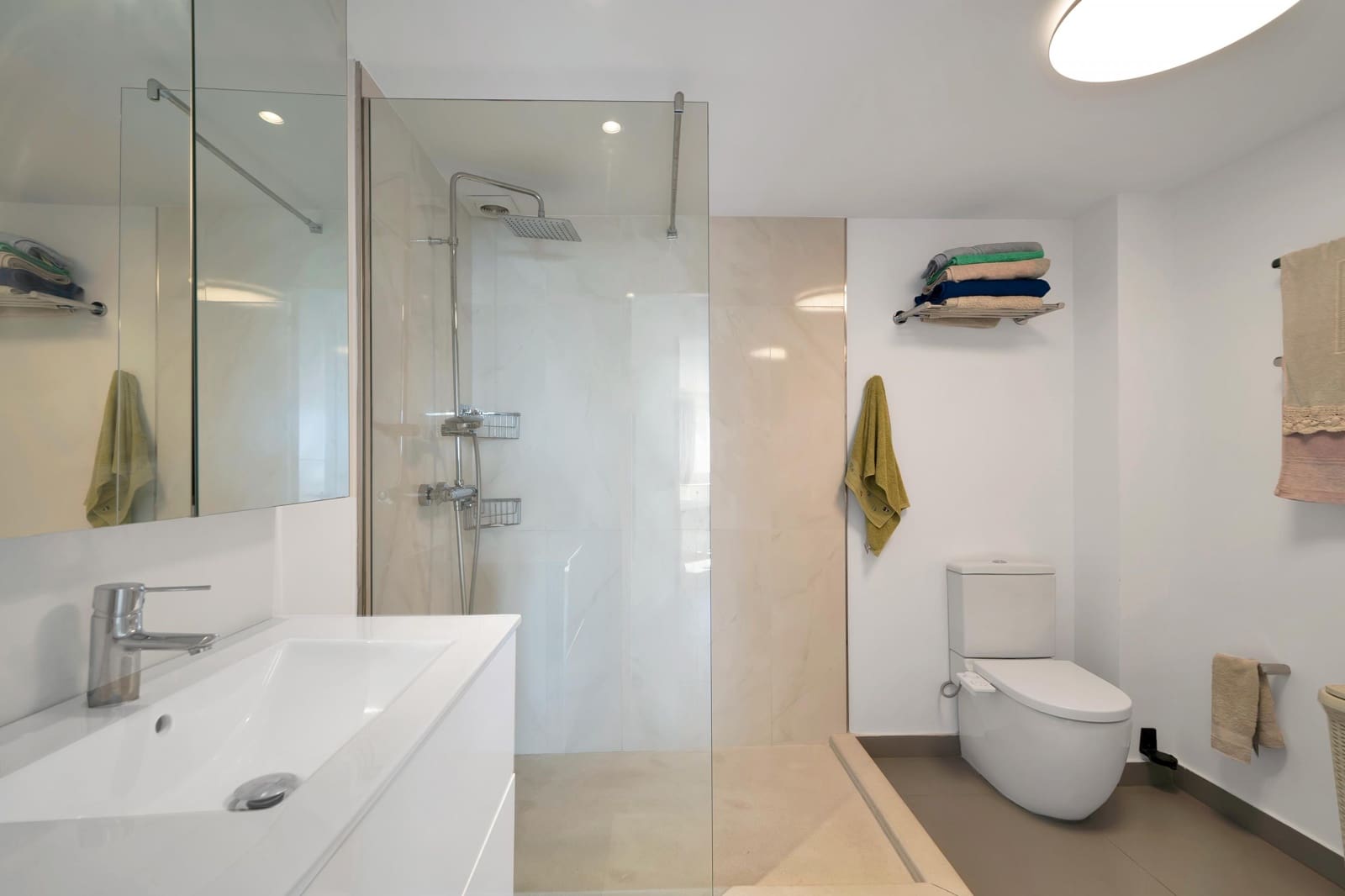 2 bedroom Apartment for sale in Marbella with pool garage - € 849,000 (Ref: 9390581)