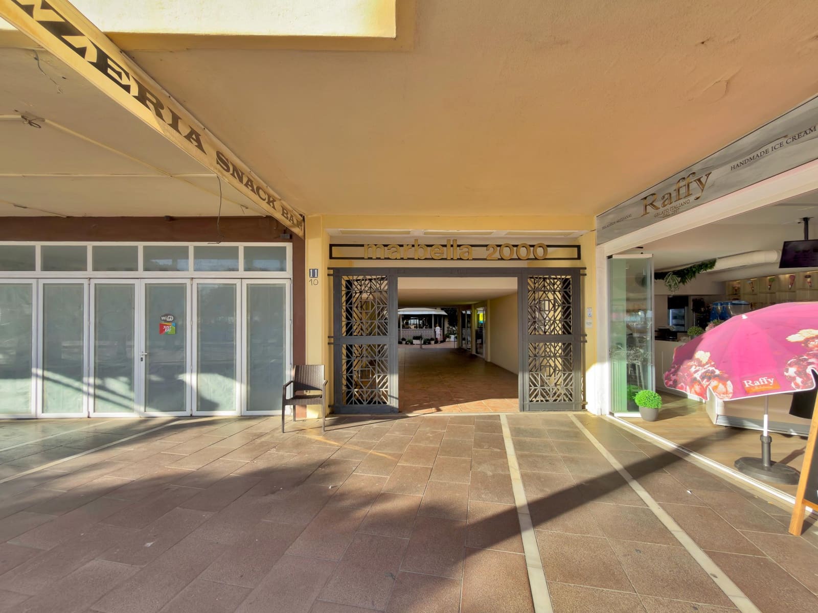 2 bedroom Apartment for sale in Marbella with pool garage - € 849,000 (Ref: 9390581)