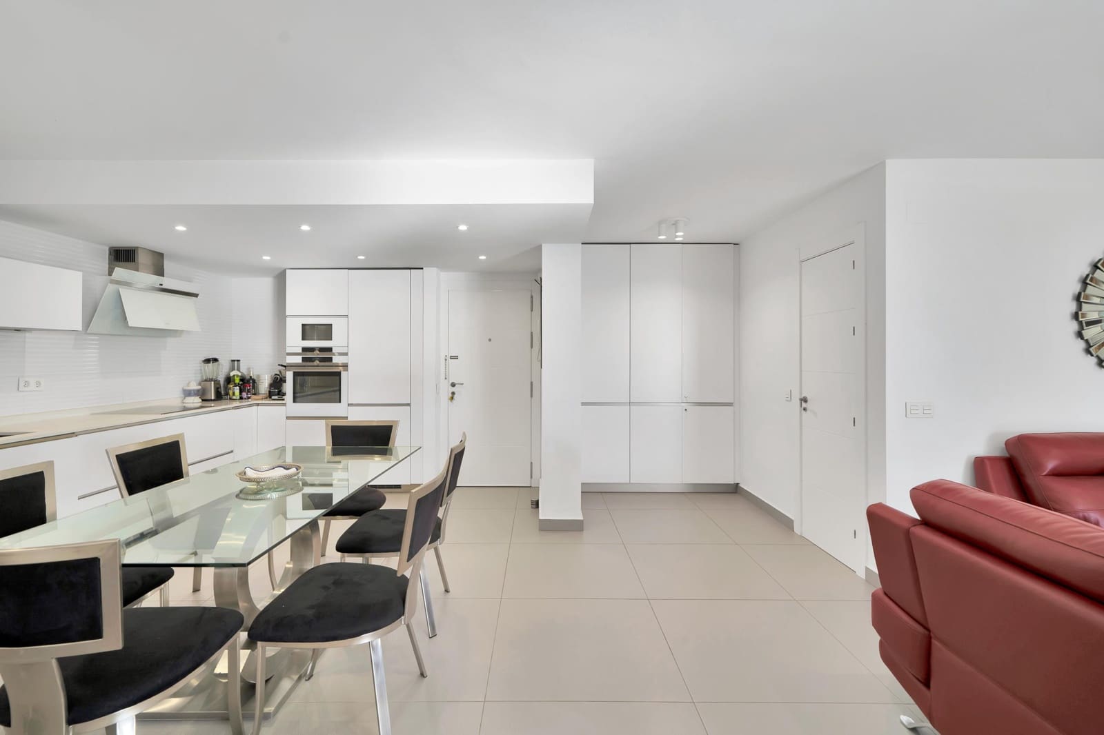 2 bedroom Apartment for sale in Marbella with pool garage - € 849,000 (Ref: 9390581)