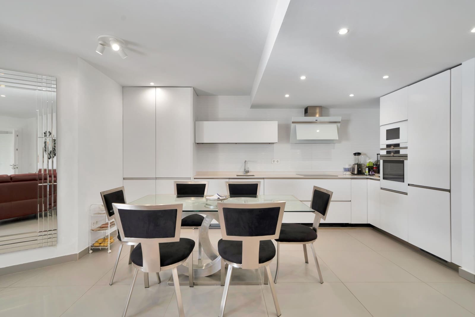 2 bedroom Apartment for sale in Marbella with pool garage - € 849,000 (Ref: 9390581)