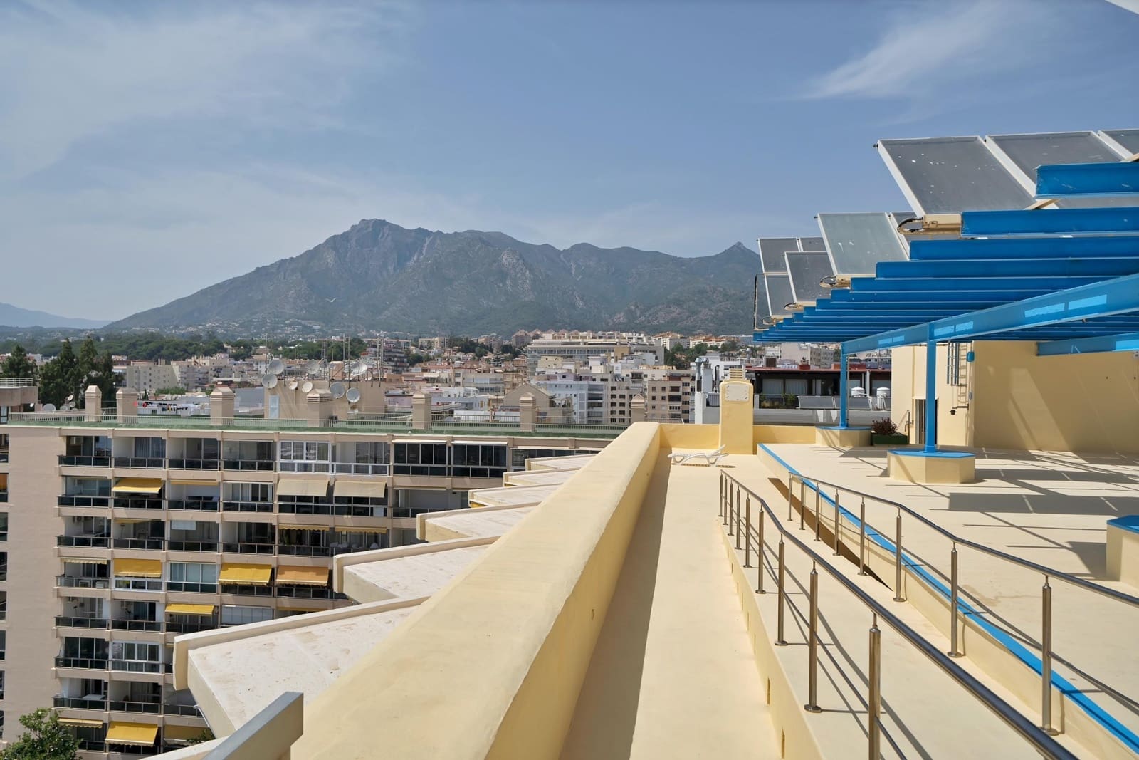 2 bedroom Apartment for sale in Marbella with pool garage - € 849,000 (Ref: 9390581)